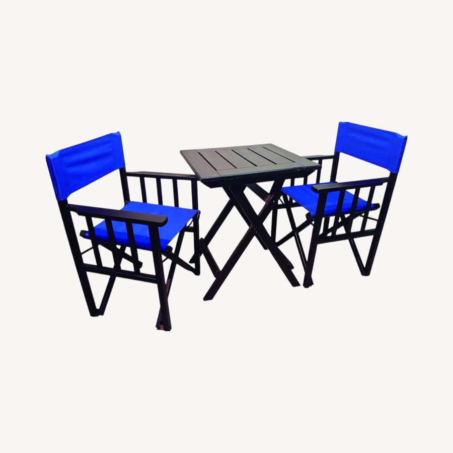 Mesa plegable de madera con dos sillones director de tela azul